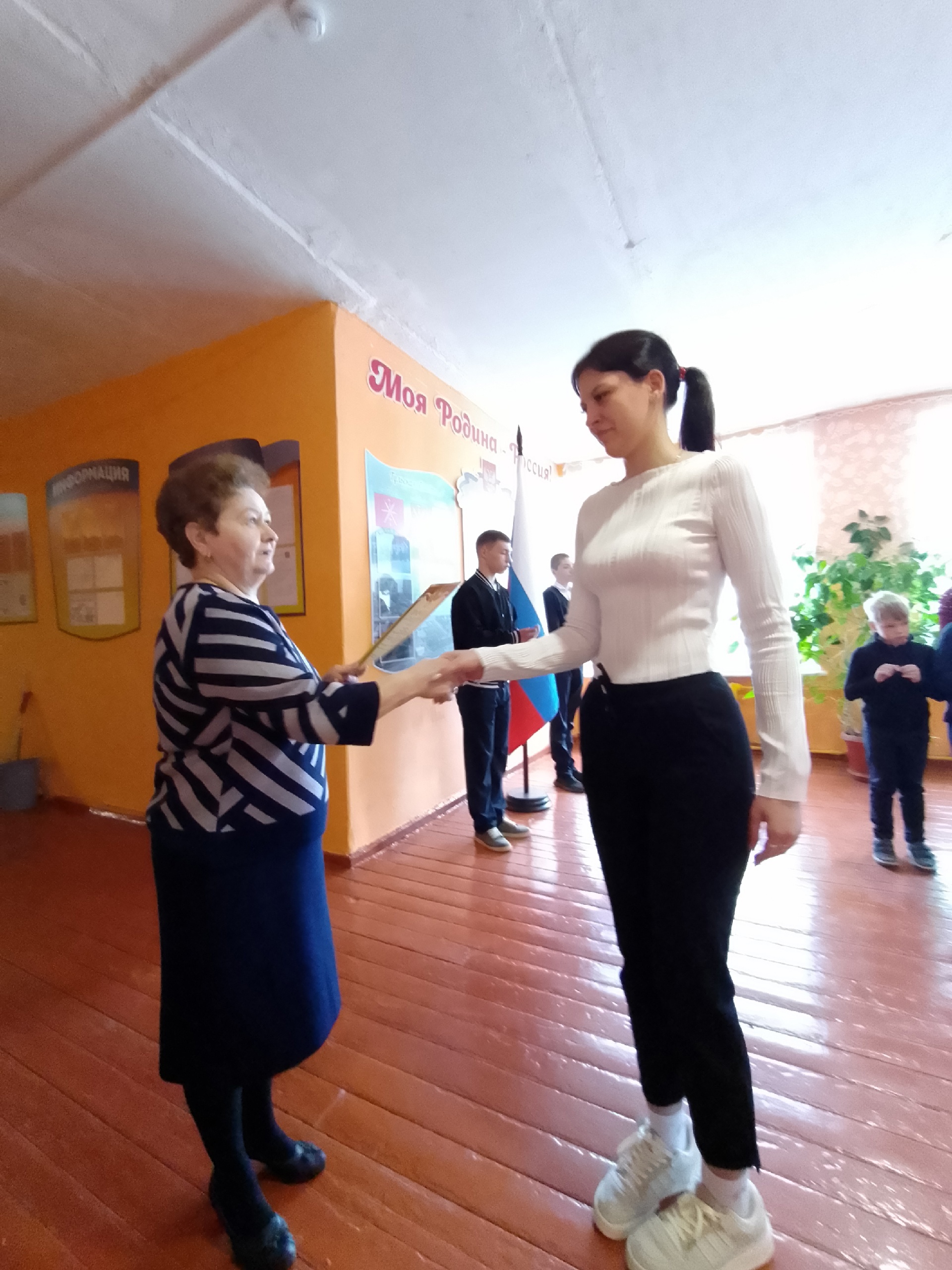 Поздравляем Диану Деденко, ученицу 10 класса! Желаем дальнейших успехов!
