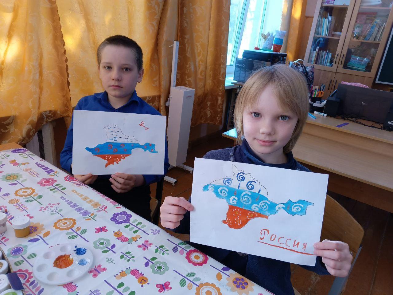 Учащиеся начальной школы приняли участие в мастер-классе &amp;quot;Севастопольская роспись&amp;quot;.